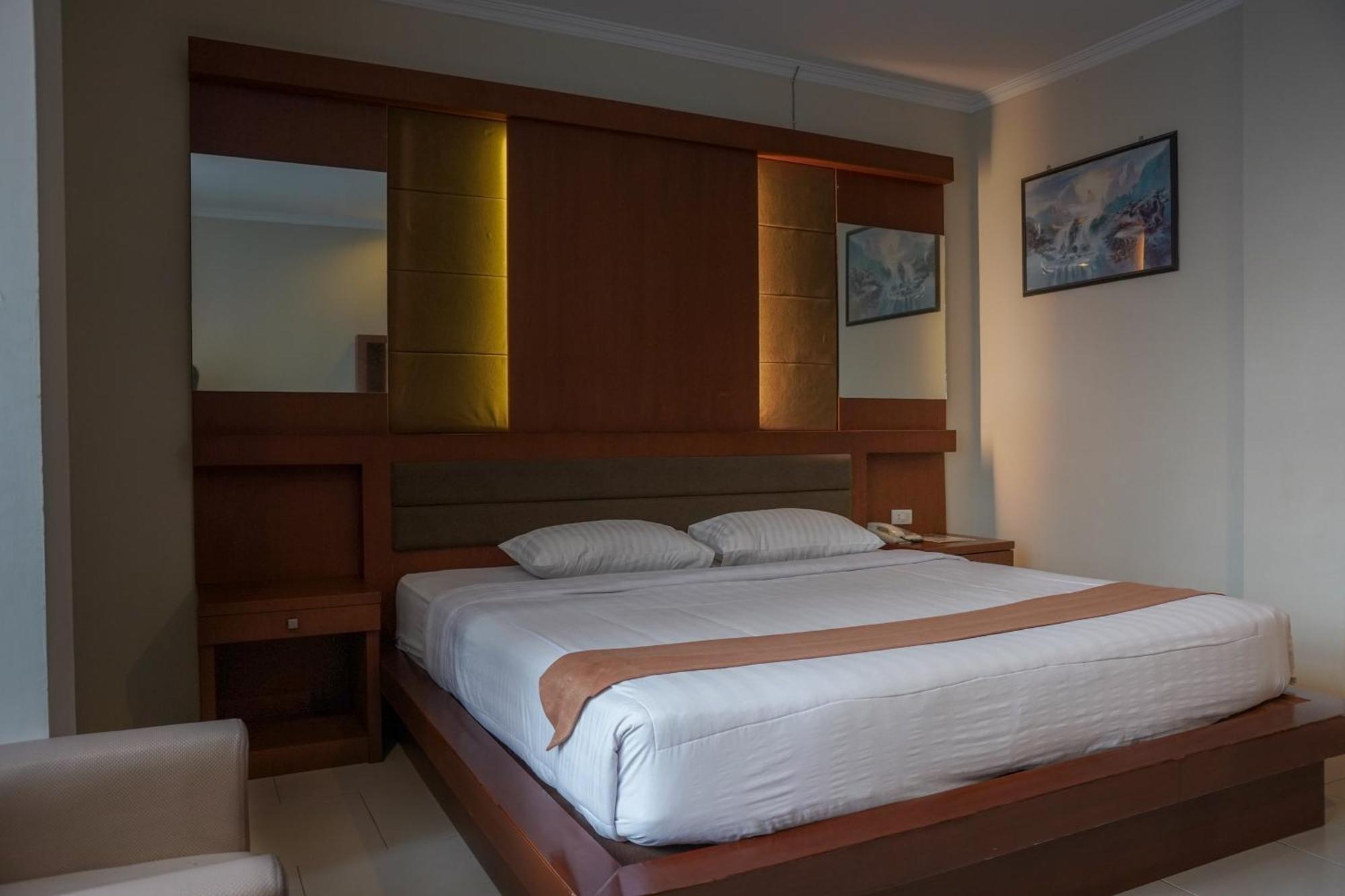 Arinas Hotel Bandar Lampung Exterior foto